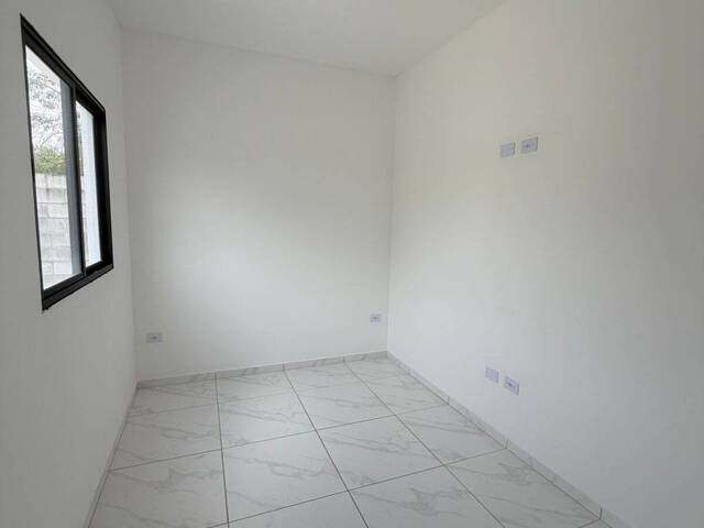 Casa para Locação em Caraguatatuba - 2