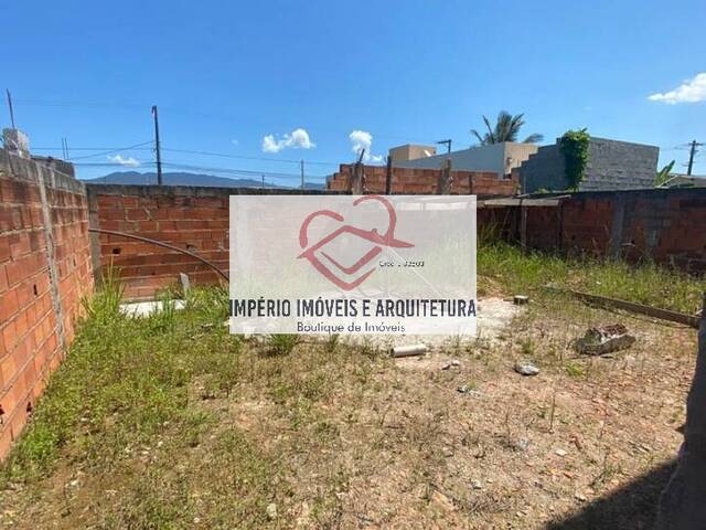 Sobrado para Venda em Caraguatatuba - 4
